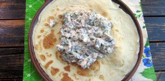 Фото приготовления рецепта: Блинный торт с курицей и грибами - шаг №29