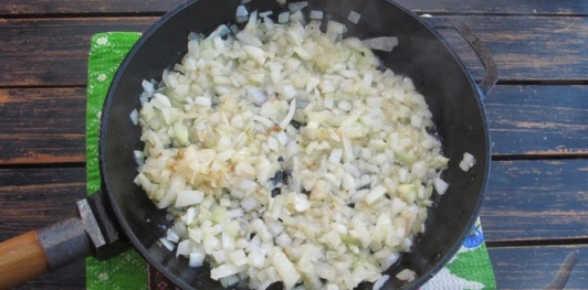 Фото приготовления рецепта: Блинный торт с курицей и грибами - шаг №18