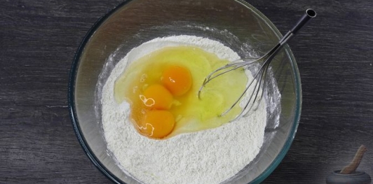 Фото приготовления рецепта: Блины с маковой начинкой - шаг №4