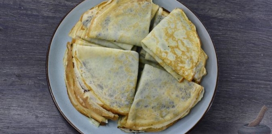 Фото приготовления рецепта: Блины с маковой начинкой - шаг №25