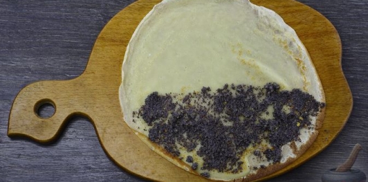 Фото приготовления рецепта: Блины с маковой начинкой - шаг №22