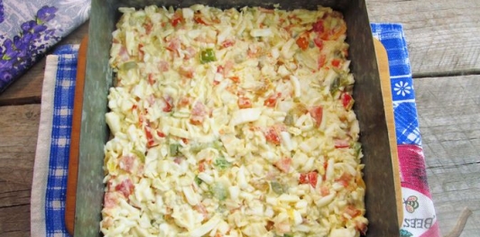 Фото приготовления рецепта: Бутербродный закусочный торт с сыром и ветчиной - шаг №16