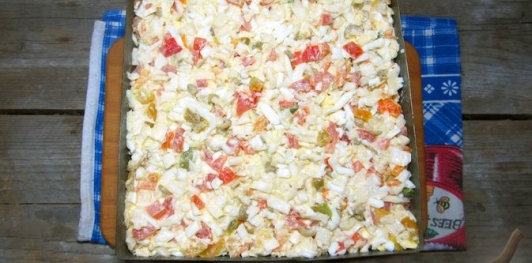 Фото приготовления рецепта: Бутербродный закусочный торт с сыром и ветчиной - шаг №22