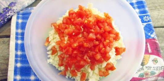 Фото приготовления рецепта: Бутербродный закусочный торт с сыром и ветчиной - шаг №8