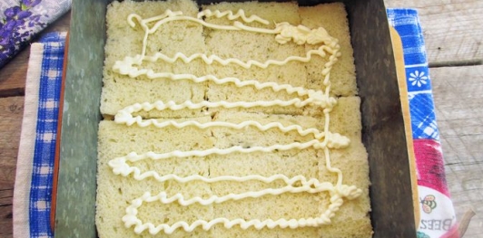 Фото приготовления рецепта: Бутербродный закусочный торт с сыром и ветчиной - шаг №15