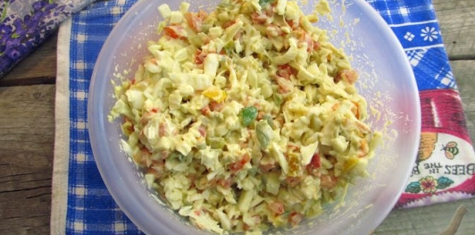 Фото приготовления рецепта: Бутербродный закусочный торт с сыром и ветчиной - шаг №13