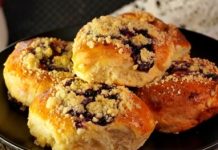 Дрожжевые булочки с повидлом