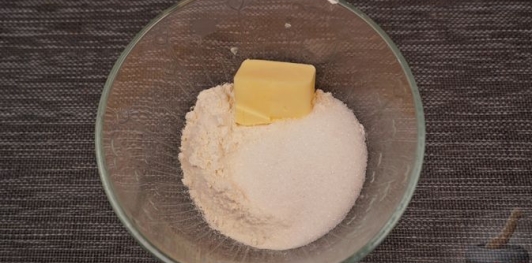 Фото приготовления рецепта: Дрожжевые булочки с повидлом - шаг №16