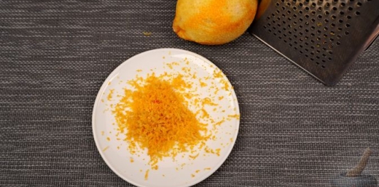 Фото приготовления рецепта: Дрожжевые булочки с повидлом - шаг №5