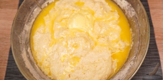 Фото приготовления рецепта: Дрожжевые булочки с повидлом - шаг №13