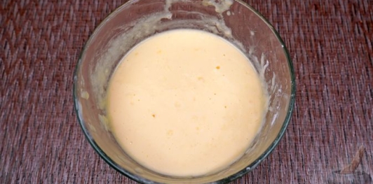 Фото приготовления рецепта: Эльбасан тава (запечённое мясо под йогуртовой заливкой) - шаг №17