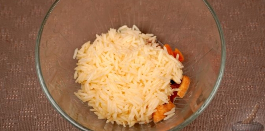 Фото приготовления рецепта: Фаршированные перепела с рисом, инжиром, курагой и кедровыми орехами - шаг №10