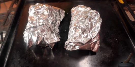 Фото приготовления рецепта: Фаршированные перепела с рисом, инжиром, курагой и кедровыми орехами - шаг №17