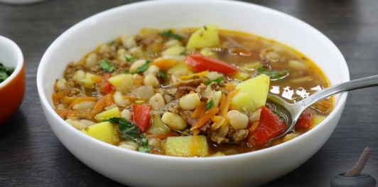 Фото приготовления рецепта: Фасолевый суп с фаршем - шаг №22