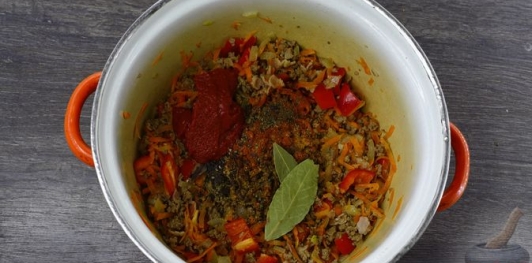 Фото приготовления рецепта: Фасолевый суп с фаршем - шаг №12