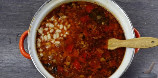 Фото приготовления рецепта: Фасолевый суп с фаршем - шаг №18