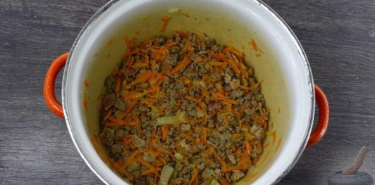 Фото приготовления рецепта: Фасолевый суп с фаршем - шаг №9