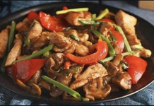 Диетолог рекомендовала сочетать мясо с овощами, чтобы сбросить вес