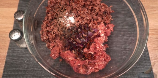 Фото приготовления рецепта: Голубцы с индейкой, рисом и вялеными томатами - шаг №9