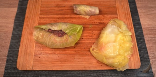 Фото приготовления рецепта: Голубцы с индейкой, рисом и вялеными томатами - шаг №14