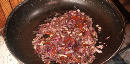 Фото приготовления рецепта: Голубцы с индейкой, рисом и вялеными томатами - шаг №7