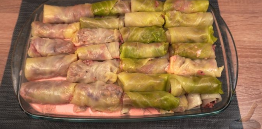 Фото приготовления рецепта: Голубцы с индейкой, рисом и вялеными томатами - шаг №15