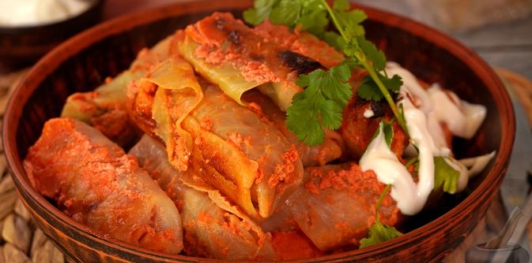 Фото приготовления рецепта: Голубцы с индейкой, рисом и вялеными томатами - шаг №19