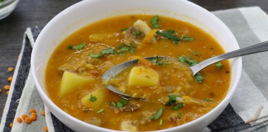 Фото приготовления рецепта: Гороховый суп с чечевицей, на говяжьем бульоне - шаг №24