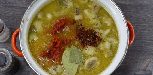 Фото приготовления рецепта: Гороховый суп с чечевицей, на говяжьем бульоне - шаг №19