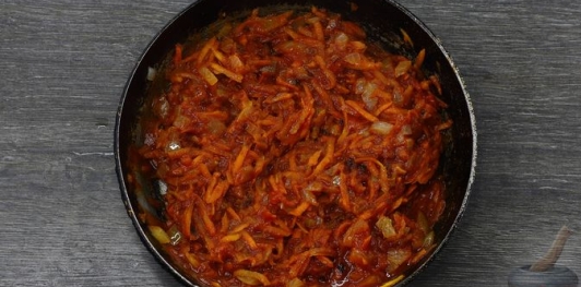 Фото приготовления рецепта: Гороховый суп с чечевицей, на говяжьем бульоне - шаг №10