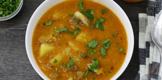 Фото приготовления рецепта: Гороховый суп с чечевицей, на говяжьем бульоне - шаг №22