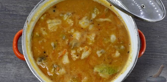 Фото приготовления рецепта: Гороховый суп с чечевицей, на говяжьем бульоне - шаг №21