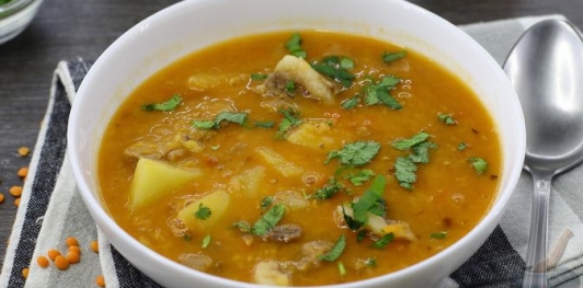 Фото приготовления рецепта: Гороховый суп с чечевицей, на говяжьем бульоне - шаг №23