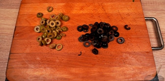 Фото приготовления рецепта: Греческий капустный салат - шаг №14