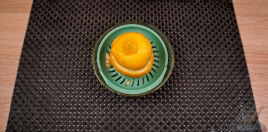 Фото приготовления рецепта: Греческий капустный салат - шаг №10