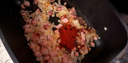 Фото приготовления рецепта: Гуляш из баранины - шаг №7