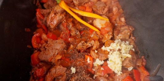 Фото приготовления рецепта: Гуляш из баранины - шаг №12
