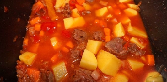 Фото приготовления рецепта: Гуляш из баранины - шаг №17