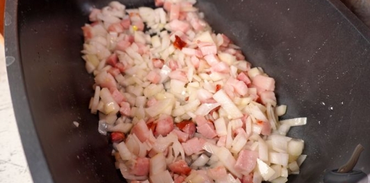 Фото приготовления рецепта: Гуляш из баранины - шаг №5