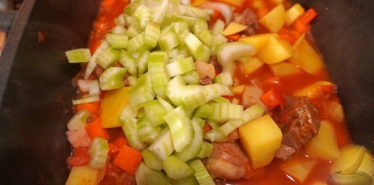 Фото приготовления рецепта: Гуляш из баранины - шаг №19