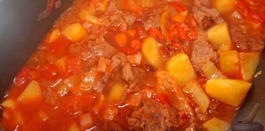Фото приготовления рецепта: Гуляш из баранины - шаг №20