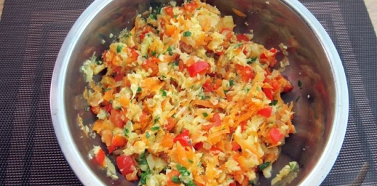 Фото приготовления рецепта: Кабачки, фаршированные болгарским перцем с морковью и сыром - шаг №18