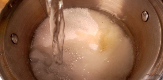 Фото приготовления рецепта: Калбурабасты (турецкое печенье с ореховой начинкой) - шаг №3