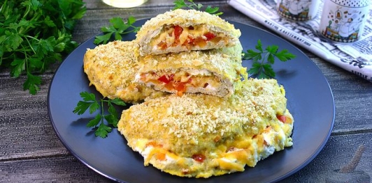 Фото приготовления рецепта: Кармашки из куриного фарша, с сыром и овощами - шаг №17