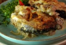 Карп, запечённый с грибами в сметане