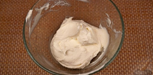 Фото приготовления рецепта: Карп, запечённый с грибами в сметане - шаг №12