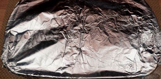 Фото приготовления рецепта: Карп, запечённый с грибами в сметане - шаг №9