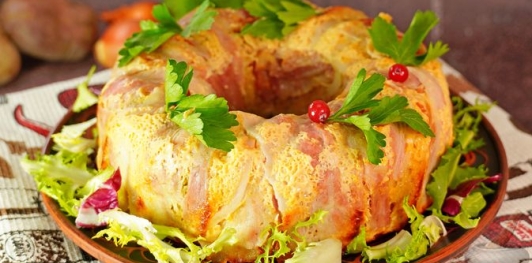 Фото приготовления рецепта: Картофельная бабка с беконом - шаг №17