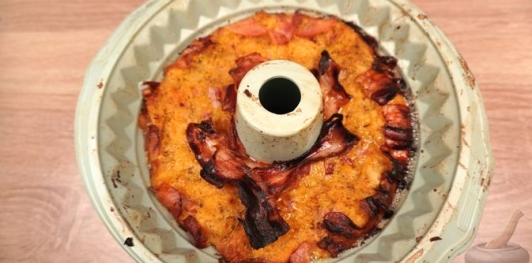 Фото приготовления рецепта: Картофельная бабка с беконом - шаг №16