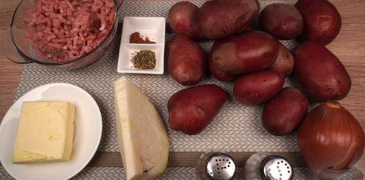 Фото приготовления рецепта: Картофельно-мясная запеканка Харя - шаг №1